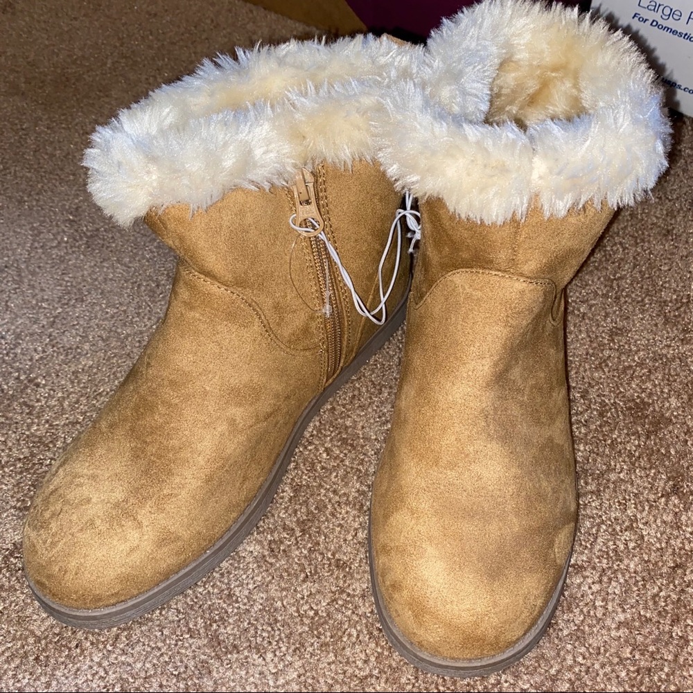 CAT & JACK Tan boots Size 4 Big girls